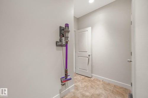 2722 Kirkland Way Sw, Edmonton, AB - Indoor Photo Showing Other Room