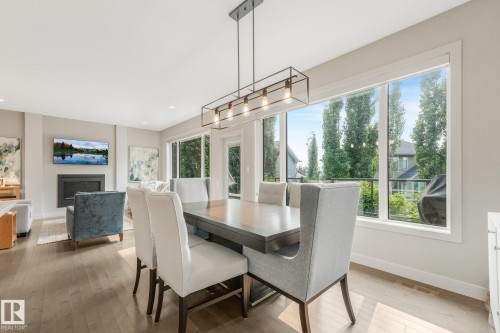 2722 Kirkland Way Sw, Edmonton, AB - Indoor Photo Showing Dining Room