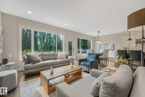 2722 Kirkland Way Sw, Edmonton, AB - Indoor Photo Showing Living Room
