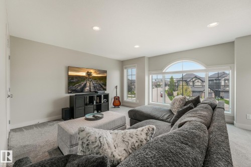 2722 Kirkland Way Sw, Edmonton, AB - Indoor Photo Showing Living Room