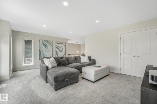 2722 Kirkland Way Sw, Edmonton, AB - Indoor Photo Showing Living Room