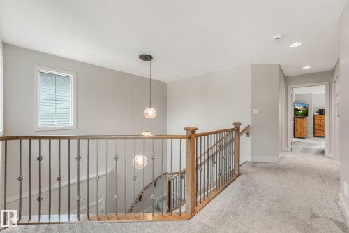 2722 Kirkland Way Sw, Edmonton, AB - Indoor Photo Showing Other Room