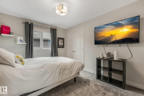 2722 Kirkland Way Sw, Edmonton, AB - Indoor Photo Showing Bedroom
