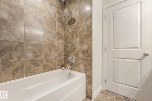 2722 Kirkland Way Sw, Edmonton, AB - Indoor Photo Showing Bathroom