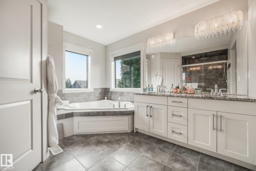 2722 Kirkland Way Sw, Edmonton, AB - Indoor Photo Showing Bathroom