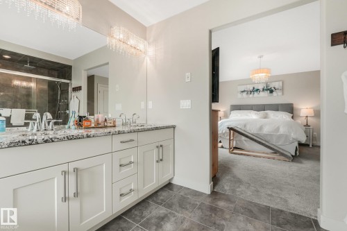 2722 Kirkland Way Sw, Edmonton, AB - Indoor Photo Showing Bathroom