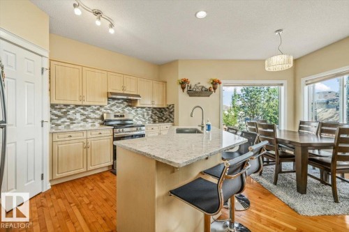 306 Hilliard Close Nw, Edmonton, AB - Indoor