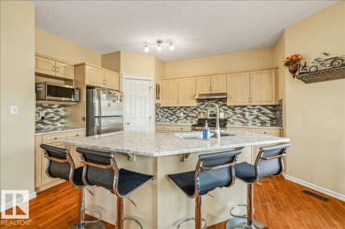 306 Hilliard Close Nw, Edmonton, AB - Indoor Photo Showing Kitchen
