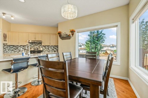 306 Hilliard Close Nw, Edmonton, AB - Indoor Photo Showing Dining Room