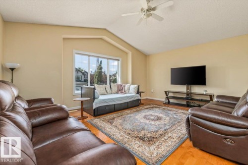 306 Hilliard Close Nw, Edmonton, AB - Indoor Photo Showing Living Room
