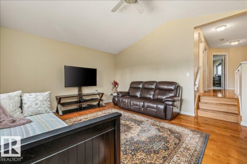 306 Hilliard Close Nw, Edmonton, AB - Indoor Photo Showing Living Room