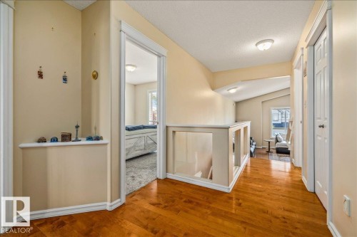 306 Hilliard Close Nw, Edmonton, AB - Indoor Photo Showing Other Room