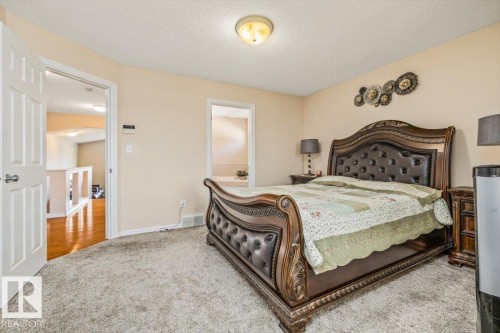 306 Hilliard Close Nw, Edmonton, AB - Indoor Photo Showing Bedroom