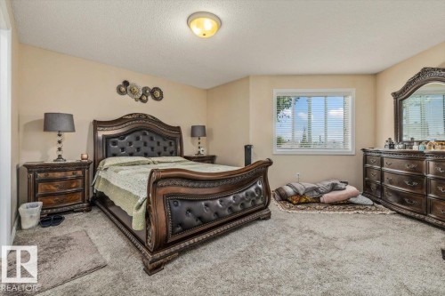 306 Hilliard Close Nw, Edmonton, AB - Indoor Photo Showing Bedroom