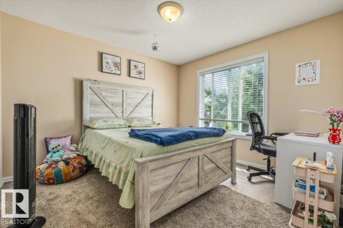 306 Hilliard Close Nw, Edmonton, AB - Indoor Photo Showing Bedroom