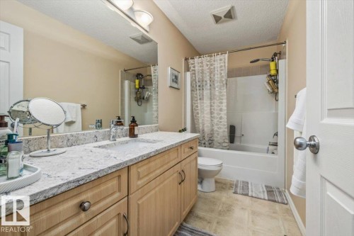 306 Hilliard Close Nw, Edmonton, AB - Indoor Photo Showing Bathroom
