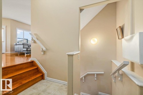 306 Hilliard Close Nw, Edmonton, AB - Indoor Photo Showing Other Room