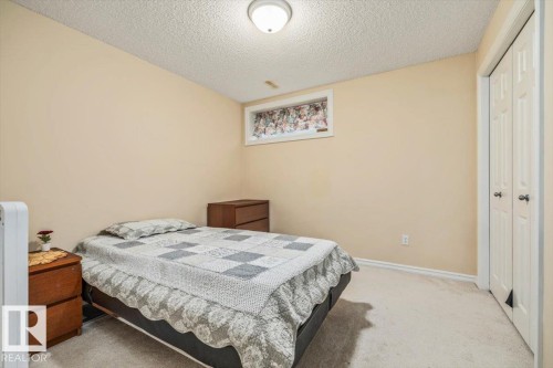 306 Hilliard Close Nw, Edmonton, AB - Indoor Photo Showing Bedroom