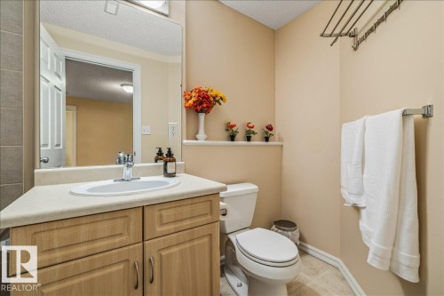 306 Hilliard Close Nw, Edmonton, AB - Indoor Photo Showing Bathroom
