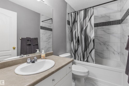20032 53A Avenue Nw, Edmonton, AB - Indoor Photo Showing Bathroom