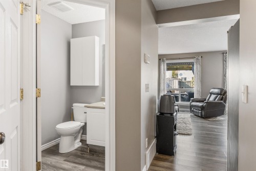 20032 53A Avenue Nw, Edmonton, AB - Indoor Photo Showing Bathroom
