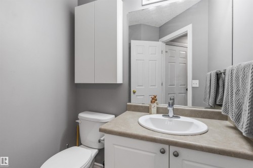 20032 53A Avenue Nw, Edmonton, AB - Indoor Photo Showing Bathroom