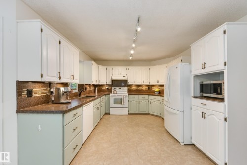 6212 179 Street Nw, Edmonton, AB - Indoor Photo Showing Kitchen