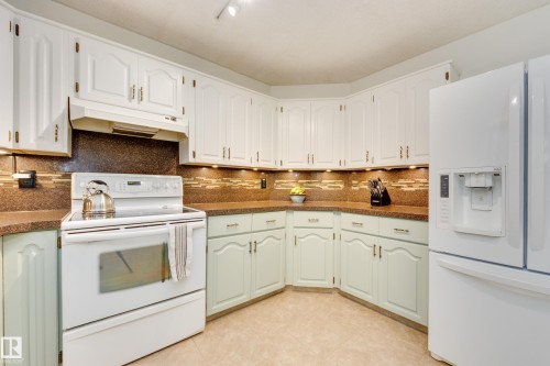 6212 179 Street Nw, Edmonton, AB - Indoor Photo Showing Kitchen