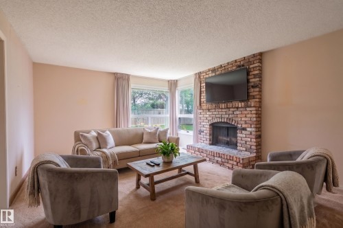 33 Whiteoaks Estates, St. Albert, AB - Indoor Photo Showing Living Room With Fireplace