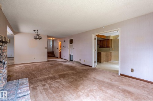 33 Whiteoaks Estates, St. Albert, AB - Indoor Photo Showing Other Room