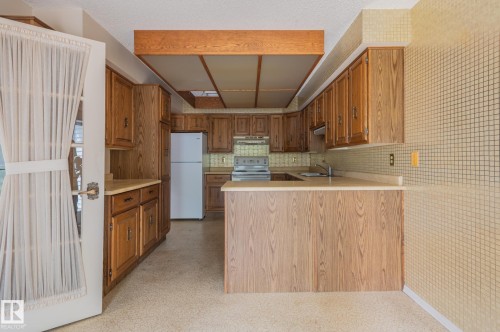33 Whiteoaks Estates, St. Albert, AB - Indoor Photo Showing Kitchen