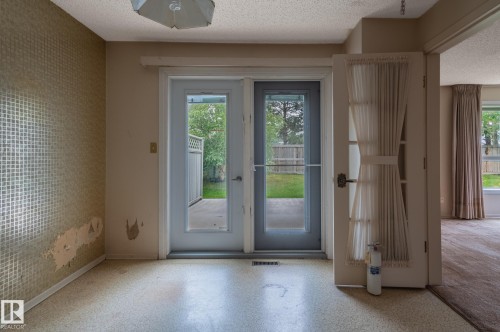 33 Whiteoaks Estates, St. Albert, AB - Indoor Photo Showing Other Room