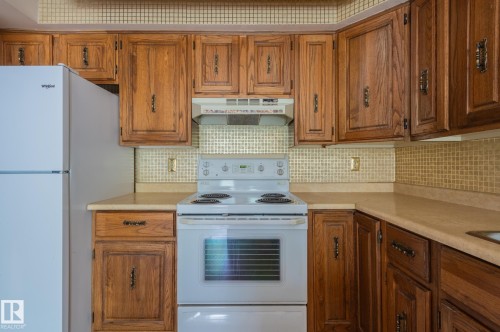 33 Whiteoaks Estates, St. Albert, AB - Indoor Photo Showing Kitchen