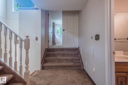 33 Whiteoaks Estates, St. Albert, AB - Indoor Photo Showing Other Room