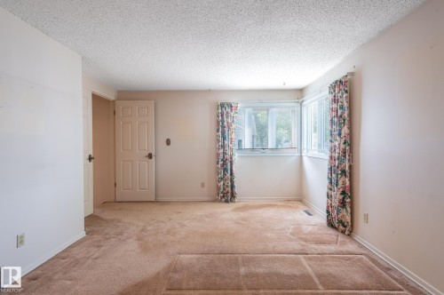 33 Whiteoaks Estates, St. Albert, AB - Indoor Photo Showing Other Room