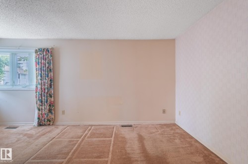 33 Whiteoaks Estates, St. Albert, AB - Indoor Photo Showing Other Room
