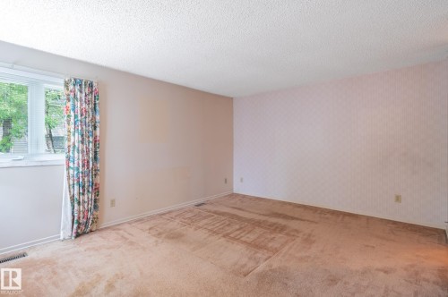 33 Whiteoaks Estates, St. Albert, AB - Indoor Photo Showing Other Room