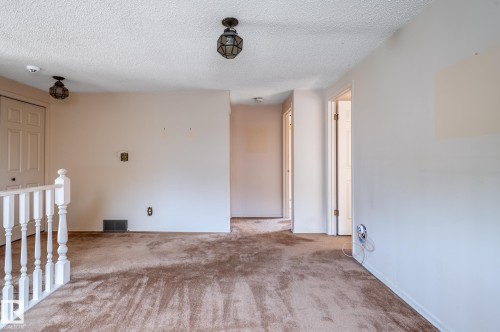 33 Whiteoaks Estates, St. Albert, AB - Indoor Photo Showing Other Room