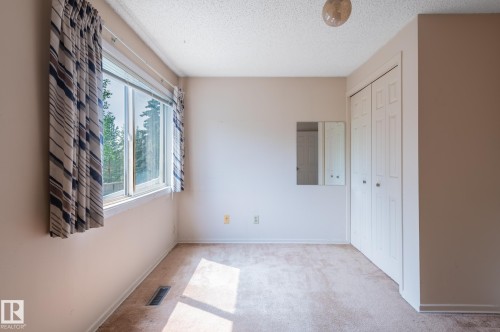 33 Whiteoaks Estates, St. Albert, AB - Indoor Photo Showing Other Room