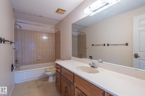 33 Whiteoaks Estates, St. Albert, AB - Indoor Photo Showing Bathroom