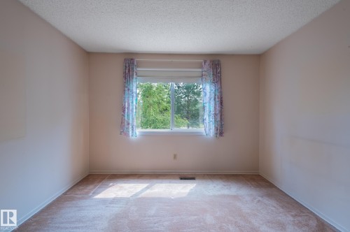 33 Whiteoaks Estates, St. Albert, AB - Indoor Photo Showing Other Room