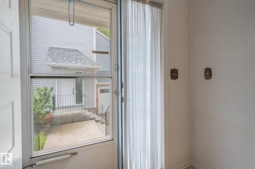 33 Whiteoaks Estates, St. Albert, AB - Indoor Photo Showing Other Room