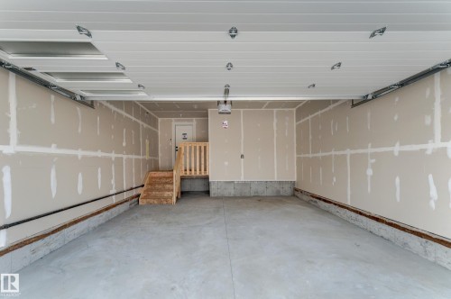 4723 17 Avenue Sw, Edmonton, AB - Indoor Photo Showing Garage