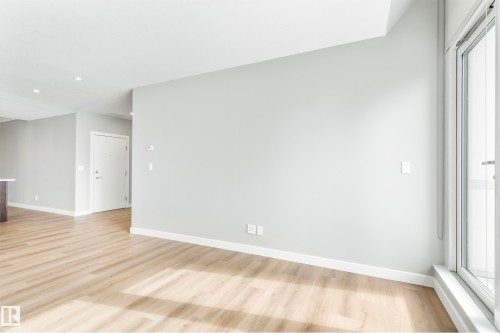 #910 10238 103 St Nw, Edmonton, AB - Indoor Photo Showing Other Room