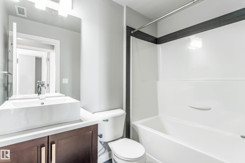 #910 10238 103 St Nw, Edmonton, AB - Indoor Photo Showing Bathroom