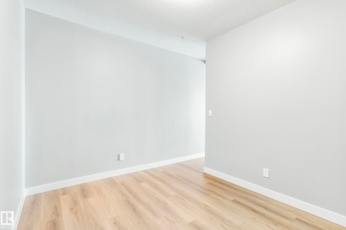 #910 10238 103 St Nw, Edmonton, AB - Indoor Photo Showing Other Room