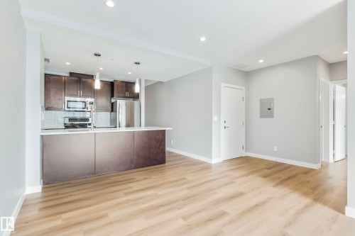 #910 10238 103 St Nw, Edmonton, AB - Indoor Photo Showing Kitchen