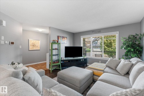 3313 Weidle Way Sw, Edmonton, AB - Indoor Photo Showing Living Room