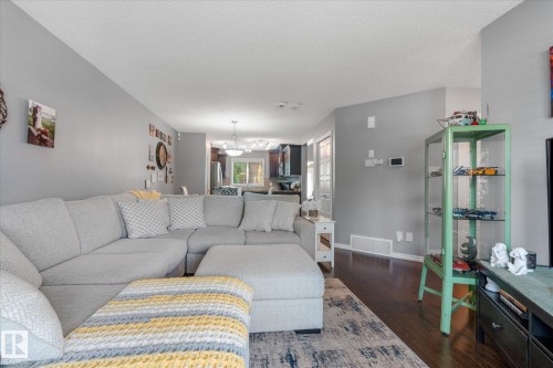 3313 Weidle Way Sw, Edmonton, AB - Indoor Photo Showing Living Room