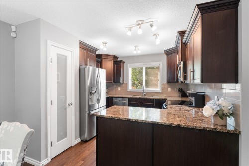 3313 Weidle Way Sw, Edmonton, AB - Indoor Photo Showing Kitchen